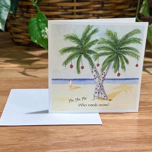 Tarjeta navideña de Papá Noel desnudo en la playa de 4,25 x 4,25 pulgadas con sobre