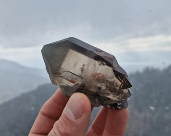 Core Quartz (Faden) from Mont Blanc – Exceptional double-terminated smoky crystal | Grounding and alignment | France