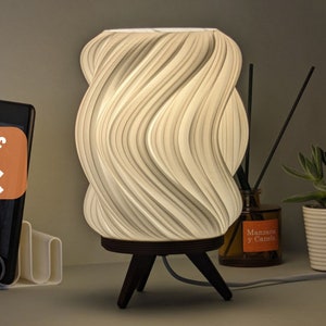 Lámpara de mesa única con pantalla de estilo orgánico moderno. imagen 6