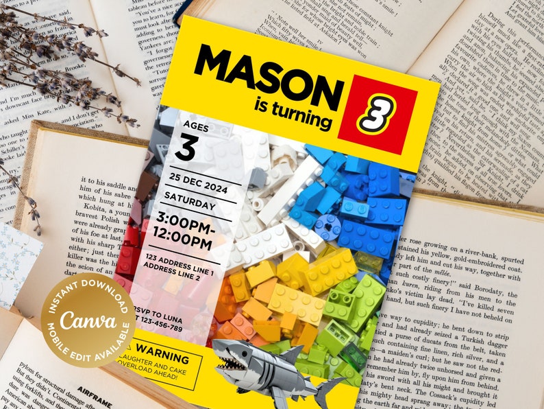 Puede incluir: Una invitaci&oacute;n de cumplea&ntilde;os amarilla y roja para un ni&ntilde;o que cumple tres a&ntilde;os. La invitaci&oacute;n presenta un dise&ntilde;o de bloques de Lego con el nombre Mason y la edad 3. La invitaci&oacute;n tambi&eacute;n incluye un gr&aacute;fico de tibur&oacute;n y el texto "Ages 3, 25 Dec 2024, Saturday, 3:00PM-12:00PM, 123 Address Line 1, Address Line 2, RSVP to Luna 123-456-789, Warning: Laughter and Cake Overload Ahead!"