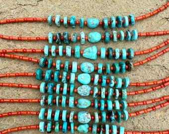 Designer Perlenstrang aus weißen Wasser-Türkisen und roten Korallen, 18 cm Strang
