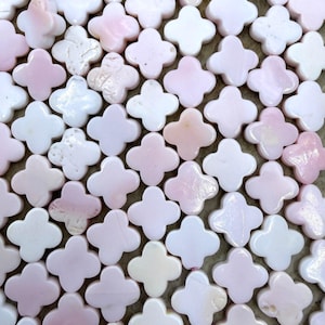 Perles de coquillage rose à quatre feuilles de 10 mm, fil de 40 cm (16 pouces) / 39 perles