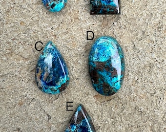 Cabochons en shattuckite, hontes mélangées, une pierre au choix