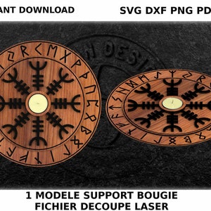 Puede incluir: Un portavelas de madera con un diseño circular que presenta un símbolo en blanco y negro con runas alrededor del borde. El texto "1 MODELE SUPPORT BOUGIE FICHIER DECOUPE LASER" está impreso debajo del portavelas.