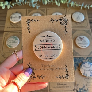 Faveurs de fête de mariage / Carte en papier Kraft + Aimant ouvre-bouteille / Pour les invités en vrac / Faveurs de fête / Faveur de mariage personnalisée / Save The Date