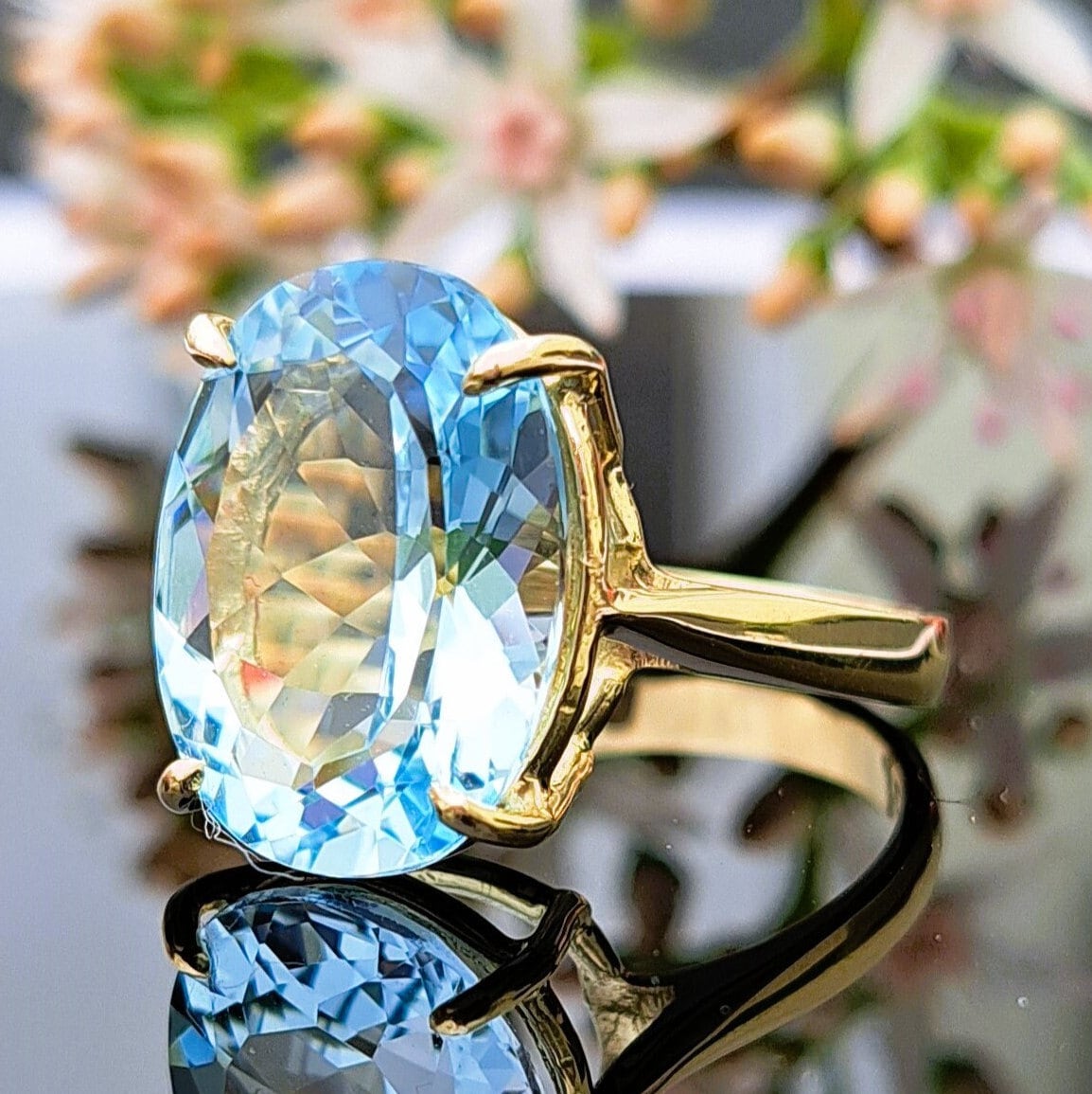 Sky Blue Topaz Gold Ring 10.50 Carat Natural Topaz Oval Cut