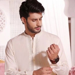 Men&#39;s Kameez Shalwar: Classic Pakistani Indian Suit