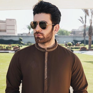 Men&#39;s Kameez Shalwar: Classic Pakistani Indian Suit