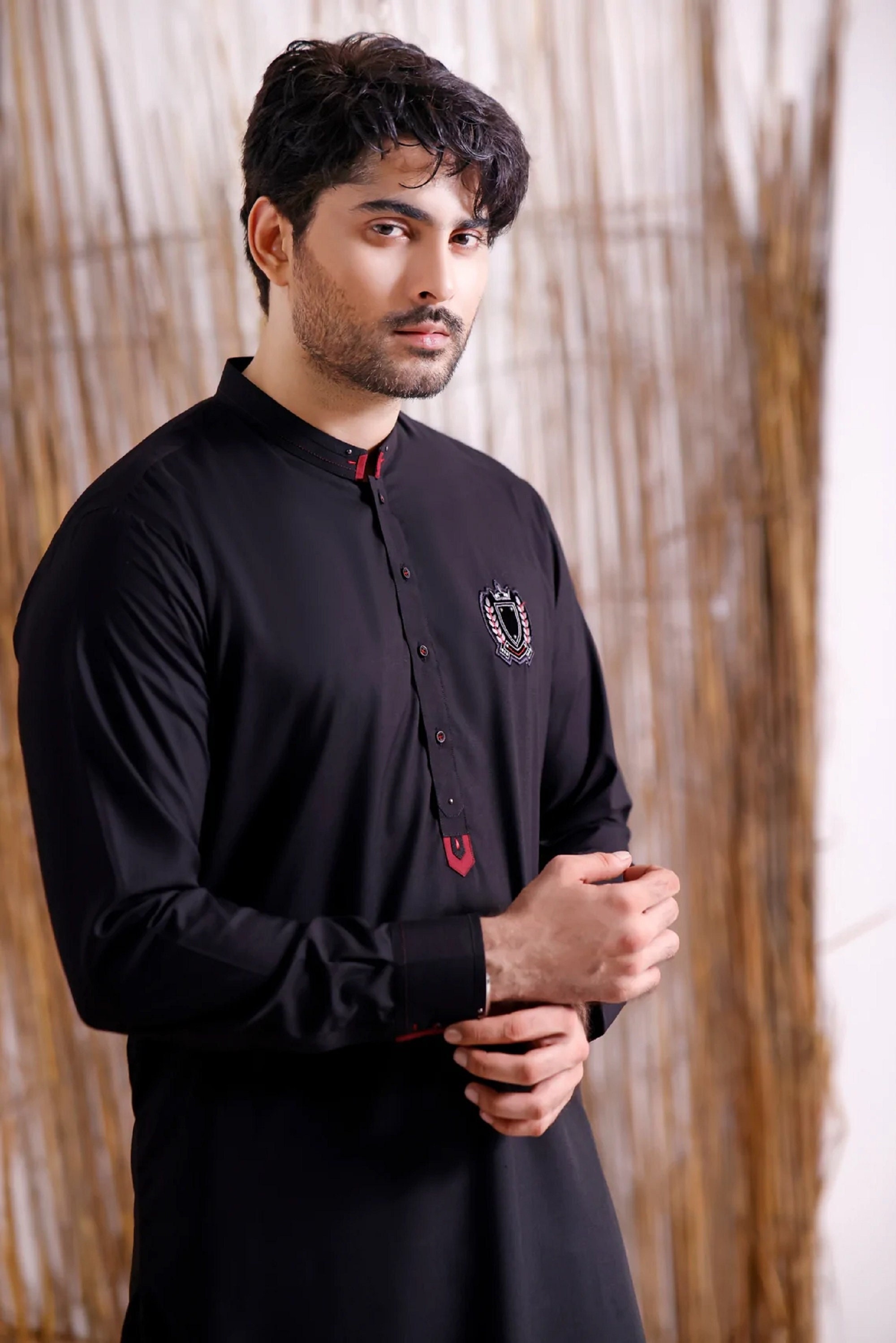 Kurta Negra Drapeada Premium para Hombres Kurta Paquistaní Vestido Indio Ropa Eid Vestido Paquistaní India Kurta masculino Ropa Ropa para hombre Camisas y camisetas 