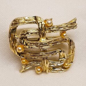 Vintage Gold and Pearl Womens Abstract Brooch
