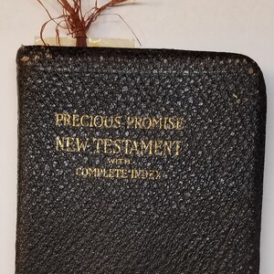 Kostbare belofte Nieuwe Testament De geautoriseerde versie van de antieke bladwijzer van het Nieuwe Testament inbegrepen 1913