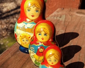 Hand Painted Russian Matreshka Wooden Nesting Dolls  - Set of 5
