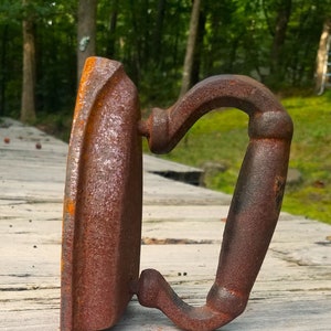 Antique Primitive Metal Cast Flat Clothing Iron