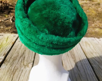 Vintage Musketeer Styled By Coroline Faux Fur And Wool Elegant Green Women\'s Hat Vintage Womens Hat Faux Fur 1960 main image 3