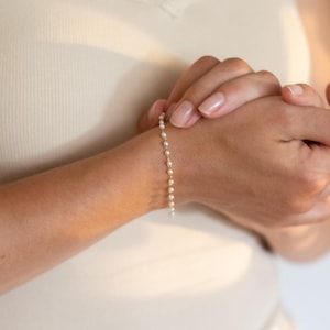 Dainty Pearl Bracelet Gift, Mother of the Bride Bracelet, Mother of Groom Gift, Wedding Morning Gift, Gold Pearl Bead Bracelet Bride