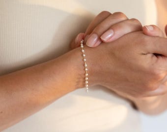 Dainty Pearl Bracelet Gift, Mother of the Bride Bracelet, Mother of Groom Gift, Wedding Morning Gift, Gold Pearl Bead Bracelet Bride