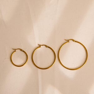 Grandes créoles dorées, Grandes créoles continues fines, Boucles d'oreilles légères sans fin