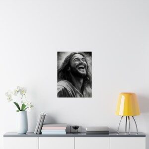 Impresión artística de Cristo sonriente: Retrato de Jesús alegre para decoración del hogar - Pósteres satinados (210 g/m²) imagen 3