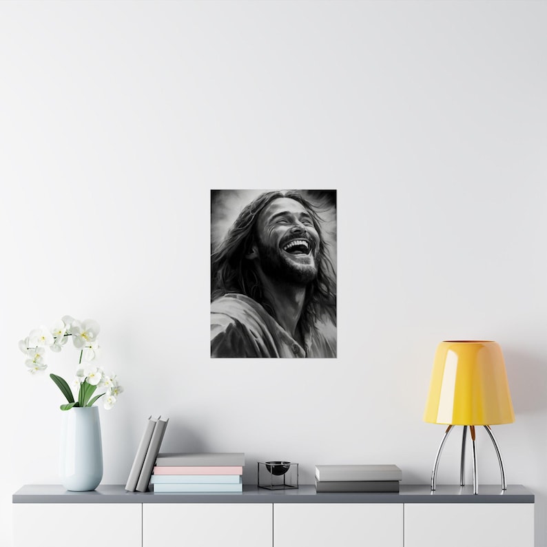 Impresión artística de Cristo sonriente: Retrato de Jesús alegre para decoración del hogar - Pósteres satinados (210 g/m²) imagen 3