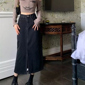 Sara' Classic Long Denim Skirt Dark Wash – The Main Street Exchange