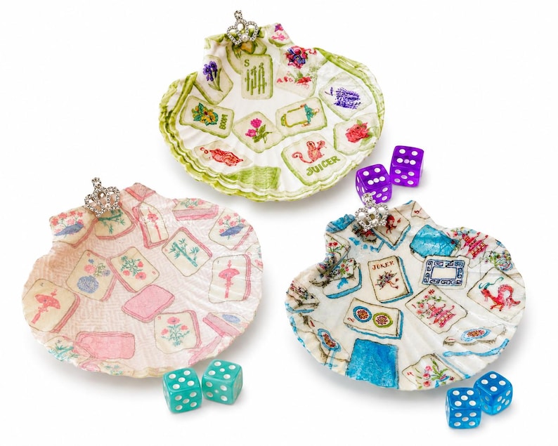 Mahjong Dice Dish | Mahjong Queen Shell Dish | Decoupage Scallop Shell | Mahjong Gift for Her | Dice Holder image 4