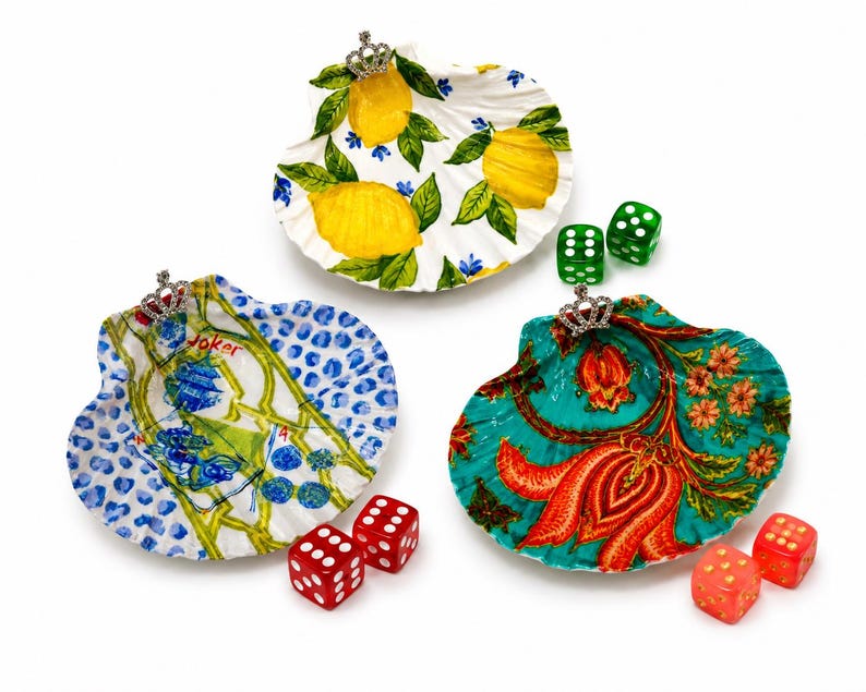 Mahjong Dice Dish | Mahjong Queen Shell Dish | Decoupage Scallop Shell | Mahjong Gift for Her | Dice Holder image 2