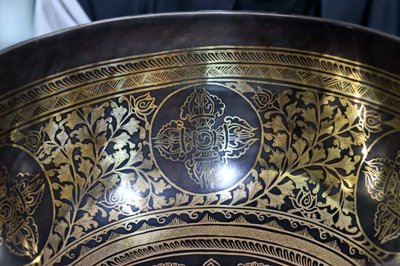 15インチ オム彫刻チベットシンギングボウル：7つの金属チャクラ