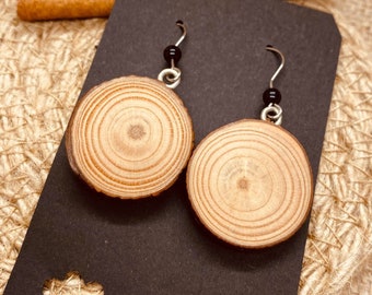 Wooden earrings, log hanging earring, black pearl earring, bohochic jewelry