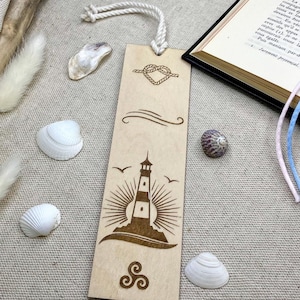 Personalized sea bookmark – Lighthouse & Waves – Natural wooden bookmark with marine inspiration – Brittany gift idea