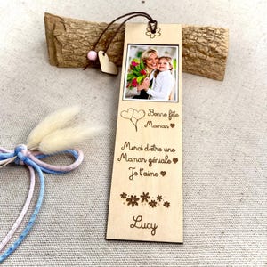 Mother&#39;s Day Photo Bookmark - Personalized Wooden Mom Gift - Engraved Message &quot;Happy Mother&#39;s Day&quot; & First Name - Emotional Idea
