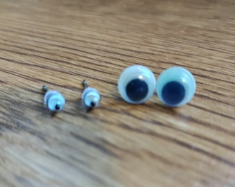 Googly Eye Stud Earrings (one pair!)