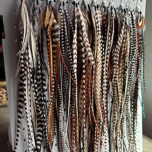 Paire de boucles d'oreilles plume personnalisées, boucles d'oreilles plumes cheveux longs, boucles d'oreilles western, boucles d'oreilles plume festival, boucles d'oreilles plumes nouées à la main