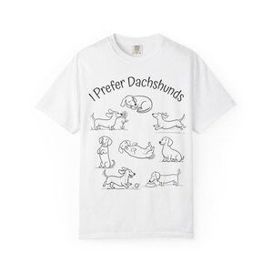 Camiseta "Eu Prefiro Dachshunds", Camiseta Comfort Colors para Cães, Camiseta com Poses Fofas de Dachshund, Presente Divertido para Mãe de Dachshund, Roupa Minimalista para Cães imagem 6