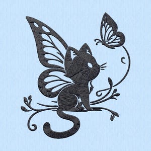 Puede incluir: Una silueta negra de un gato con alas de mariposa, posado en una rama estilizada con una mariposa volando cerca. El diseño está sobre un fondo azul claro.