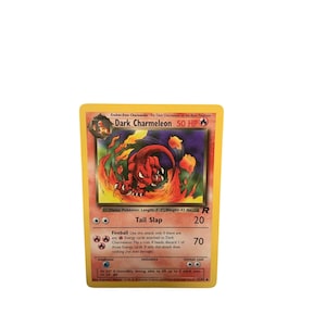Carta coleccionable de Pokémon TCG de Wizards of the Coast, Charmeleon OSCURO 32/82 del Team Rocket 1999-2000