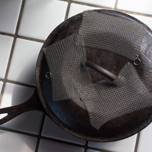 Cast Iron Pan Scrubber | Stainless Steel Welded Chainmail | Dishwasher Safe | Cast Iron Pot Scrubber