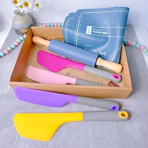 Caixa de presente de cozinha personalizada com 4 espátulas grandes, tapete de confeitaria grande e rolo de massa, e cartão de presente personalizado, conjunto de presente de cozinha