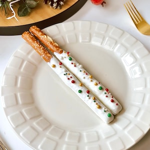 Chocolate Dipped Pretzel Rods: Christmas Wedding Favors