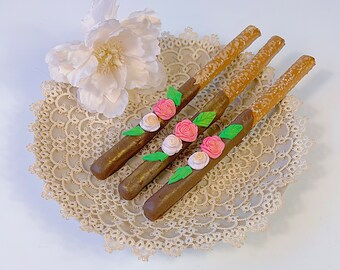 Personalized Wedding Favors Chocolate Dipped Pretzel Rods - Bridal Shower Favors - wedding Pretzel Rods - Mother&#39;s Day Gifts
