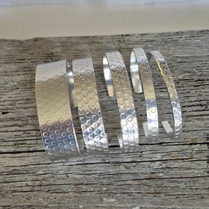 1/4 x 6" 14gS (10) HoneyComb Sm Pattern Ring Blanks Rolling Mill Patterned Honeycomb Small Aluminum 14 Gauge Soft Tumble Polished Round Ends