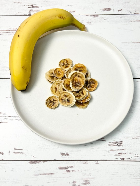 Organic Dehydrated Banana Chips for Rabbits Guinea Pigs and Small