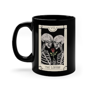 De geliefden | 11 oz zwarte keramische tarotkaartmok