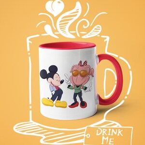 Taza de café Edición especial de Friendsgiving, arte de parodia, tazas divertidas, Mickey Mouse, Acción de Gracias, dibujos animados divertidos, parodia de Friends, taza divertida, artículos para beber