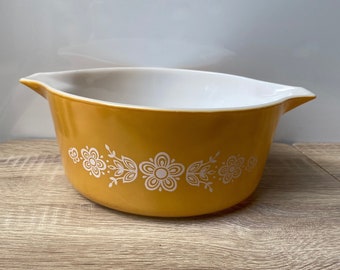 Vintage Pyrex Butterfly Gold Casserole Dish, 2.5 Quart, 1970s Kitchen Decor
