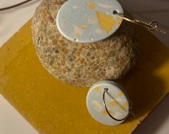 Terrazzo l Paire de boucles d'oreilles l Unique l ovale l bleu-jaune