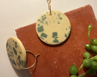 Terrazzo l Pair of earrings l Unique l round l green-beige