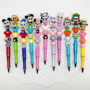 Mickey and Friends Autograph pen, beaded ballpoint pen with Disney Doorable, Daisy Duck, Pluto, Minnie Mouse , Figaro, Mickey, Goofy
