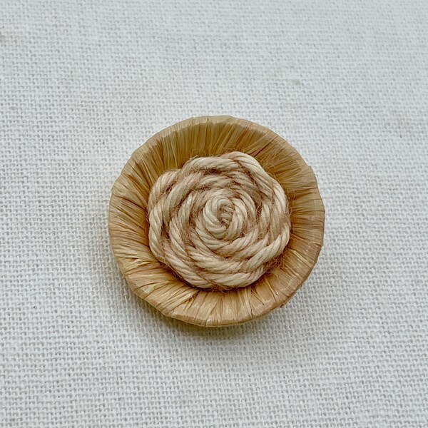 Vintage 29mm Beige Ecru Rafia Rosette Button / Plastic Shank Plate & Shank / LIKE NEW Condition