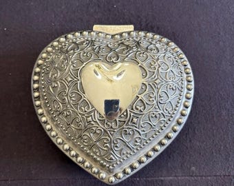 Vintage Silber Platte Herz geprägt geprägt Schmuck Schmuckschatulle mit rotem Samt
