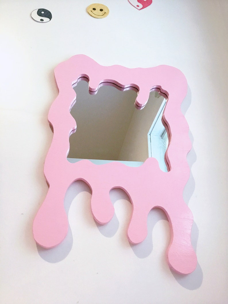 Smältande spegel | Droppande spegel | Droppande spegel | Vågig krusidull | Rosa spegel | Funky spegel | Dansk pastell | Hängande spegel bild 3